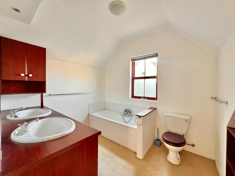 8 Bedroom Property for Sale in Hout Bay Western Cape